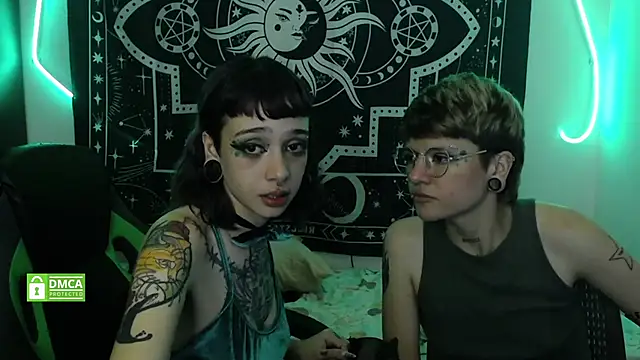 lovelockedlips online show from March 18, 5:56 am