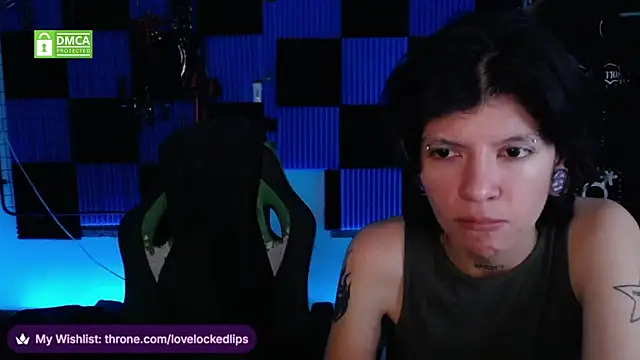 lovelockedlips online show from May 15, 1:36 am