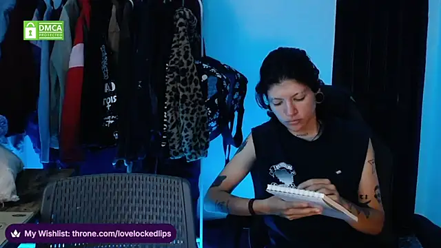 lovelockedlips online show from May 26, 3:59 am