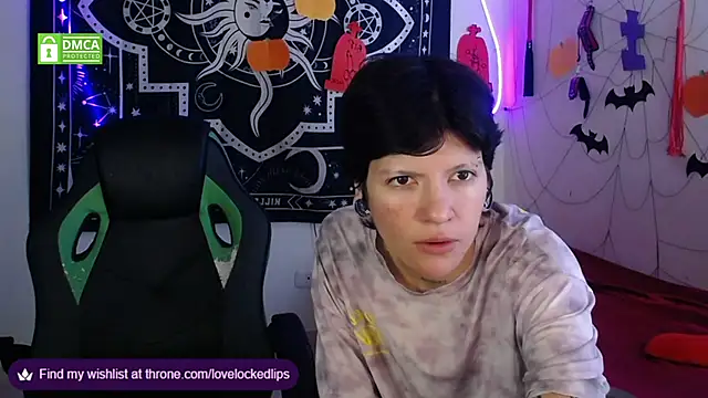 lovelockedlips online show from October 26, 6:41 pm