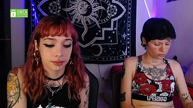 lovelockedlips online show from October 5, 8:43 pm