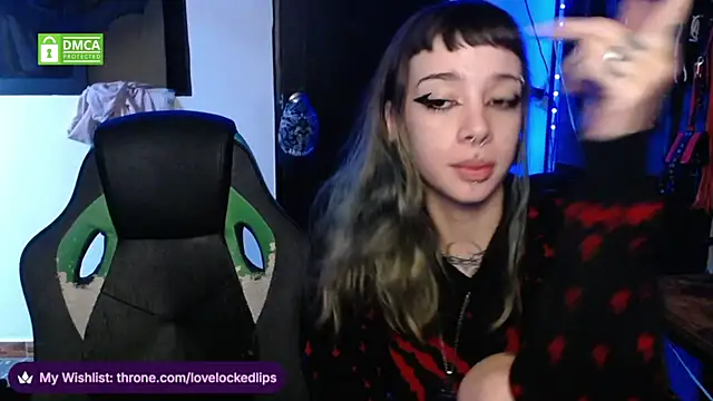 lovelockedlips online show from June 25, 12:32 pm