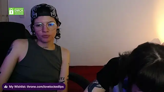 lovelockedlips online show from April 7, 5:09 am