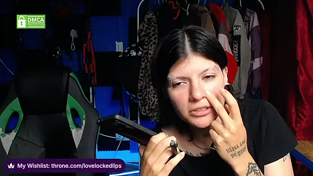 lovelockedlips online show from June 9, 7:48 pm