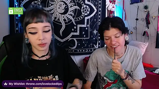 lovelockedlips online show from December 19, 8:00 pm