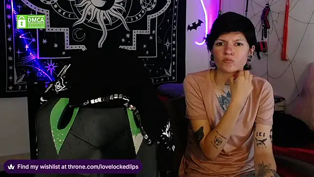 lovelockedlips online show from November 26, 12:32 am