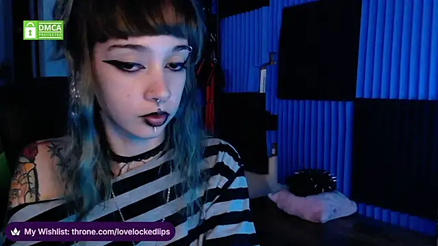 lovelockedlips online show from May 22, 3:54 pm