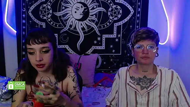 lovelockedlips online show from March 22, 1:32 am