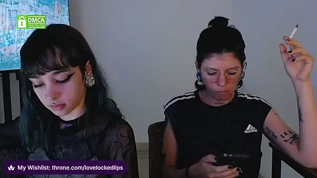 lovelockedlips online show from March 10, 4:38 am