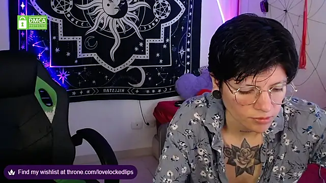 lovelockedlips online show from October 19, 8:00 pm