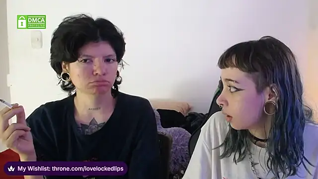 lovelockedlips online show from March 25, 3:33 pm