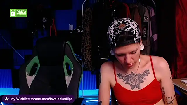 lovelockedlips online show from June 11, 7:44 pm