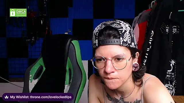 lovelockedlips online show from May 7, 3:04 pm