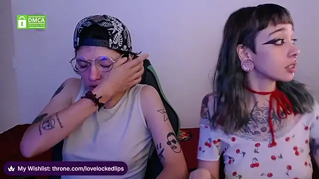 lovelockedlips online show from April 19, 5:47 pm