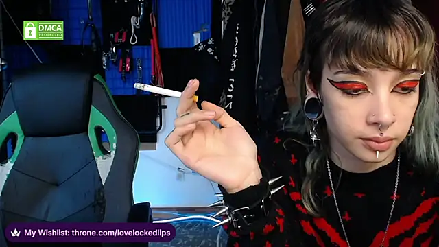 lovelockedlips online show from May 30, 5:51 pm
