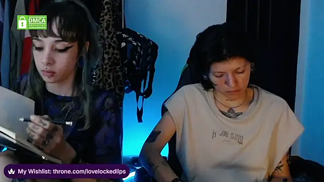 lovelockedlips online show from May 28, 3:25 am