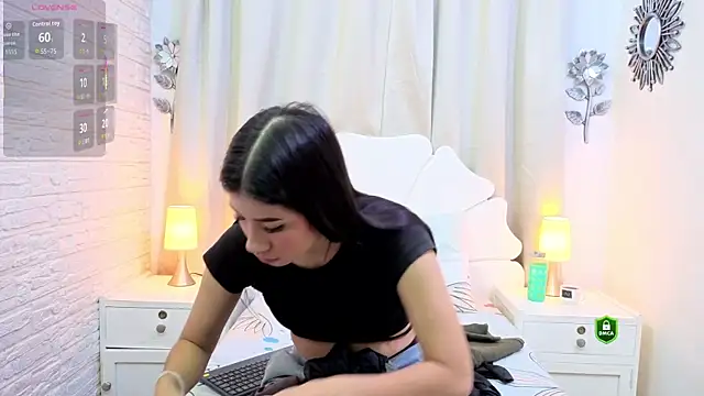 Lili Opal online show from February 13, 12:05 pm