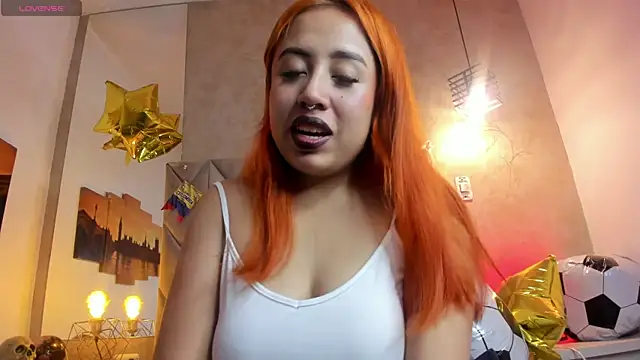 Snapshot of kailinmoonx chatting on July 4, 11:49 am kailinmoonx online show from July 4, 11:49 am