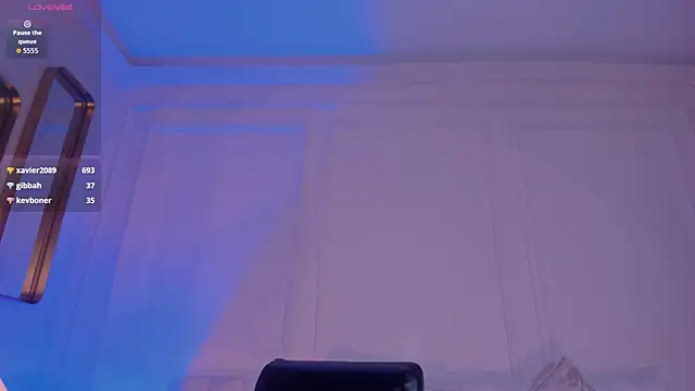 CandaseRussell online show from March 27, 8:26 am