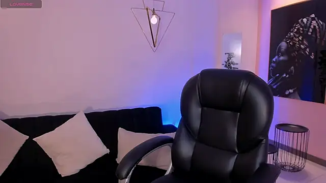 CandaseRussell online show from June 5, 3:33 am