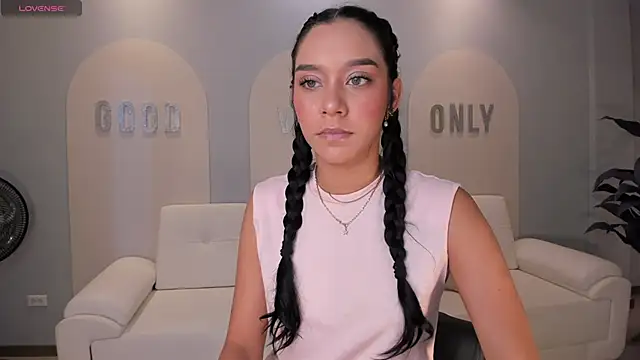 AmaliaCrus online show from November 12, 8:23 pm