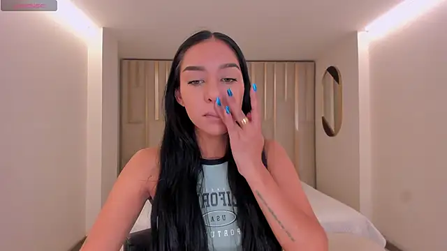 Snapshot of AmaliaCrus chatting on April 23, 8:10 pm AmaliaCrus online show from April 23, 8:10 pm