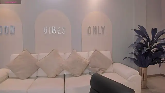 AmaliaCrus online show from November 17, 8:02 pm