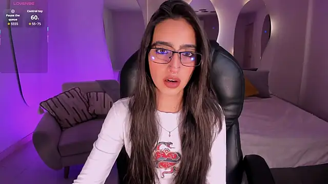 Snapshot of LarisaSmirnov chatting on December 5, 3:38 am LarisaSmirnov online show from December 5, 3:38 am