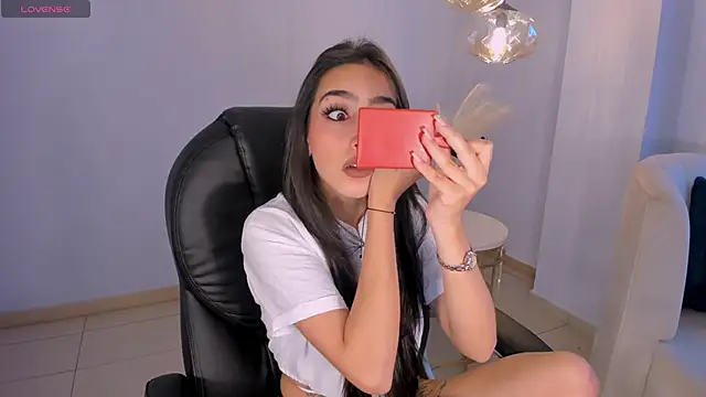 Snapshot of LarisaSmirnov chatting on November 6, 4:49 am LarisaSmirnov online show from November 6, 4:49 am