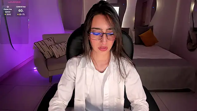 Snapshot of LarisaSmirnov chatting on December 2, 4:14 am LarisaSmirnov online show from December 2, 4:14 am