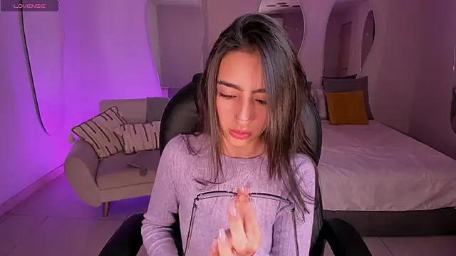 Snapshot of LarisaSmirnov chatting on December 3, 3:40 am LarisaSmirnov online show from December 3, 3:40 am