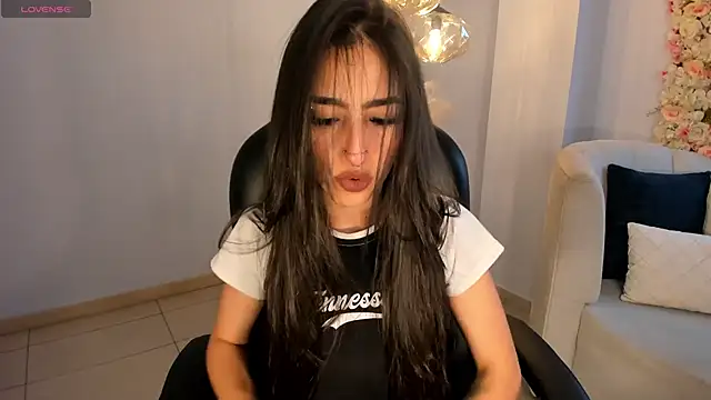 Snapshot of LarisaSmirnov chatting on November 8, 4:27 am LarisaSmirnov online show from November 8, 4:27 am