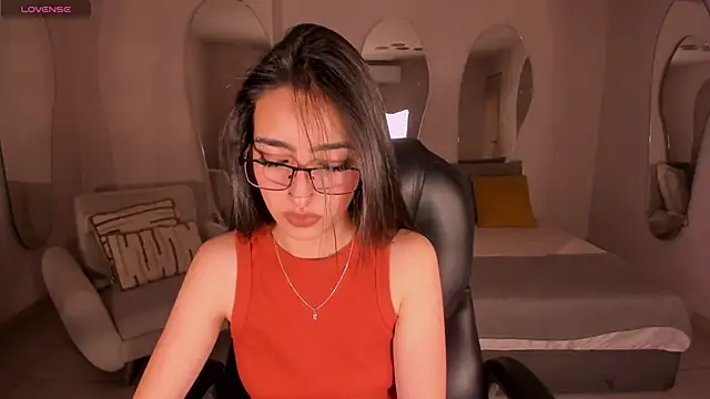 Snapshot of LarisaSmirnov chatting on November 12, 3:43 am LarisaSmirnov online show from November 12, 3:43 am