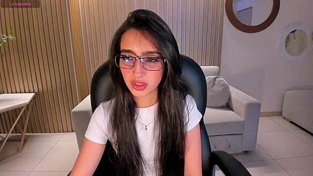 Snapshot of LarisaSmirnov chatting on October 23, 4:44 am LarisaSmirnov online show from October 23, 4:44 am