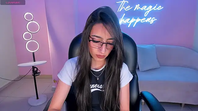 Snapshot of LarisaSmirnov chatting on November 18, 3:21 am LarisaSmirnov online show from November 18, 3:21 am