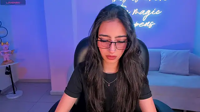 Snapshot of LarisaSmirnov chatting on October 17, 4:38 am LarisaSmirnov online show from October 17, 4:38 am