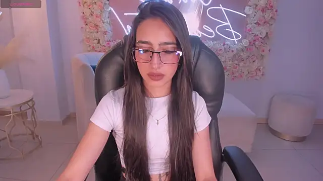 Snapshot of LarisaSmirnov chatting on November 27, 5:19 am LarisaSmirnov online show from November 27, 5:19 am