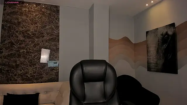 MaiaCollins online show from November 12, 5:50 pm