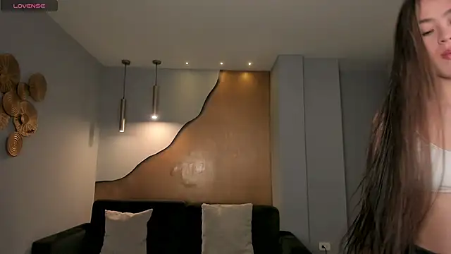 MaiaCollins online show from November 6, 6:01 pm