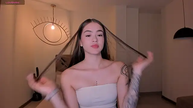 MaiaCollins online show from April 9, 5:30 pm