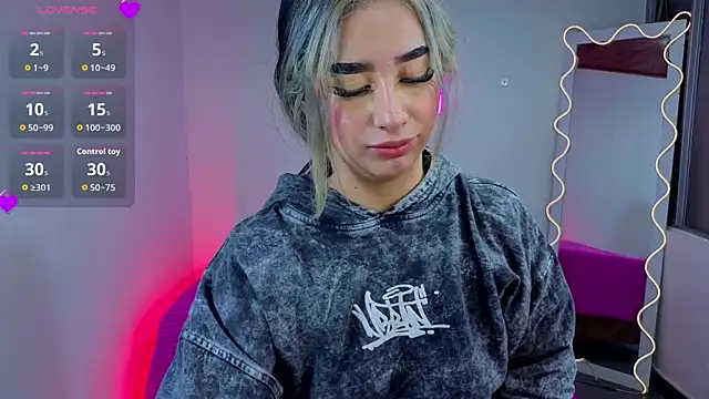 Malory tay1 online show from November 6, 7:07 pm