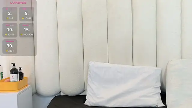 Snapshot of Zoe_ameliie chatting on January 10, 6:14 pm Zoe ameliie online show from January 10, 6:14 pm