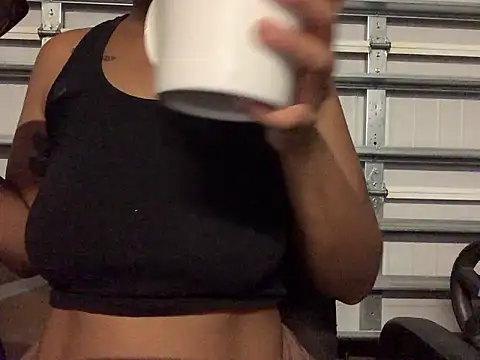 Snapshot of urgeminibrat chatting on December 4, 3:49 am urgeminibrat online show from December 4, 3:49 am