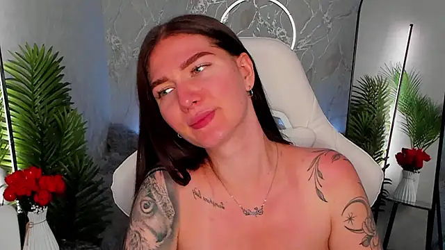 Snapshot of babyisperfect chatting on June 17, 12:32 am babyisperfect online show from June 17, 12:32 am