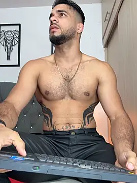 Snapshot of Maximiliano_ford chatting on October 10, 10:38 am Maximiliano ford online show from October 10, 10:38 am