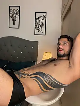 Snapshot of Maximiliano_ford chatting on May 5, 11:41 pm Maximiliano ford online show from May 5, 11:41 pm