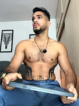 Snapshot of Maximiliano_ford chatting on November 21, 10:25 am Maximiliano ford online show from November 21, 10:25 am