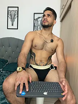 Snapshot of Maximiliano_ford chatting on May 8, 12:58 am Maximiliano ford online show from May 8, 12:58 am