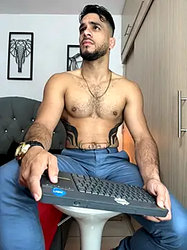 Snapshot of Maximiliano_ford chatting on October 3, 10:39 am Maximiliano ford online show from October 3, 10:39 am