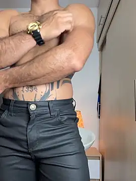 Snapshot of Maximiliano_ford chatting on October 28, 10:14 am Maximiliano ford online show from October 28, 10:14 am